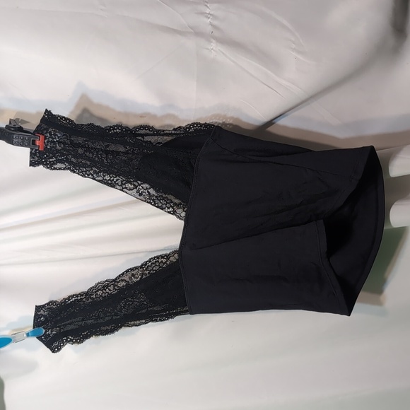 Intimately Free People Black Cami with Lace Straps Size Medium MWT - Picture 5 of 6